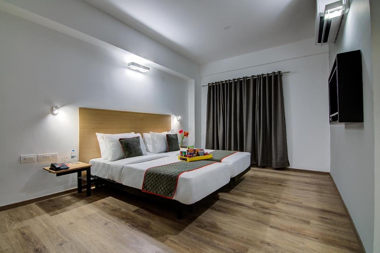 Oyo Townhouse 42 Urvashi Theatre Hotel Chennai Exterior photo