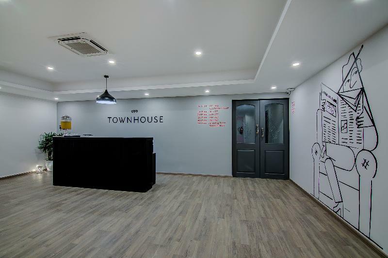 Oyo Townhouse 42 Urvashi Theatre Hotel Chennai Exterior photo