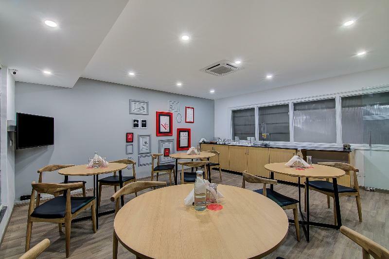 Oyo Townhouse 42 Urvashi Theatre Hotel Chennai Exterior photo